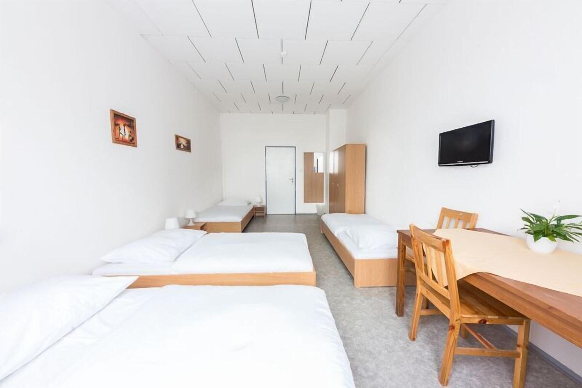 City Hostel Brno Модржице Екстер'єр фото