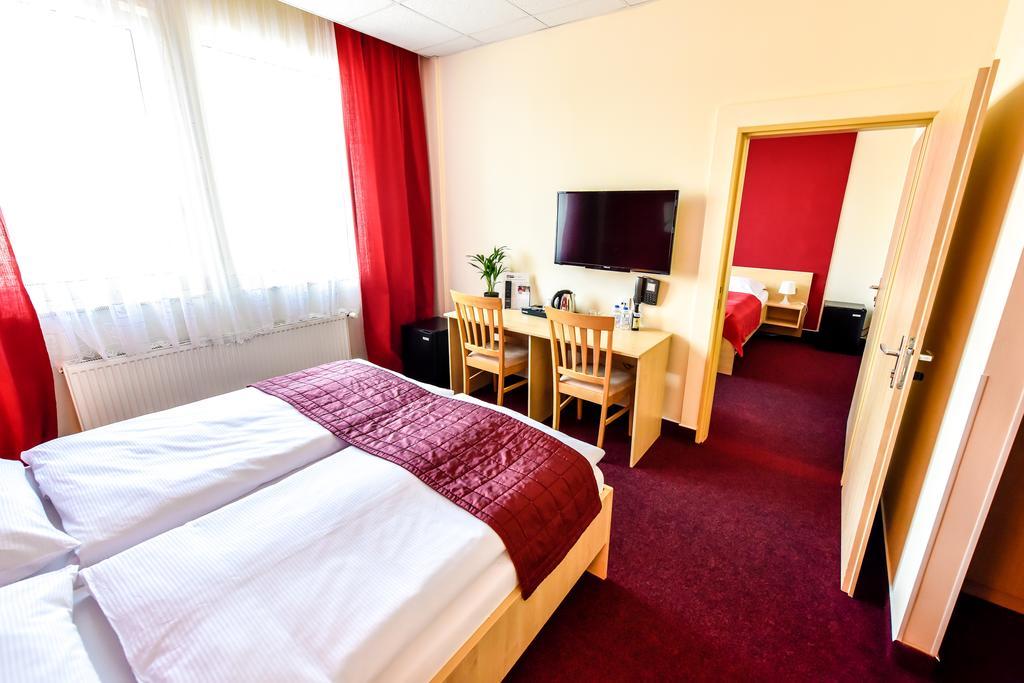 City Hostel Brno Модржице Екстер'єр фото