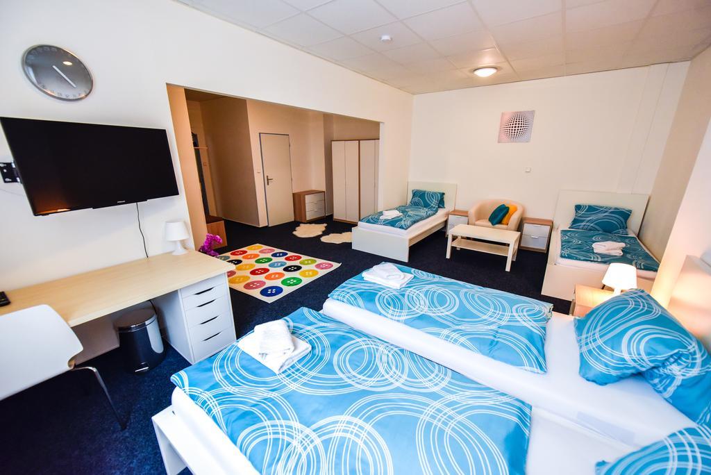 City Hostel Brno Модржице Екстер'єр фото