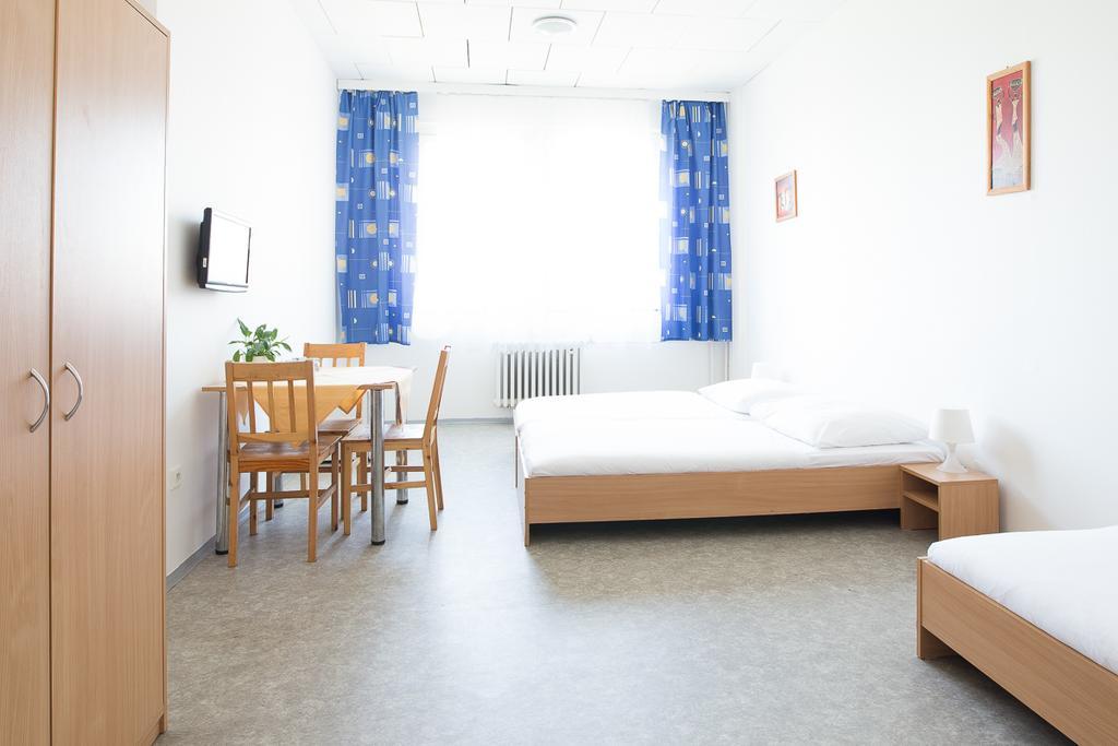 City Hostel Brno Модржице Екстер'єр фото