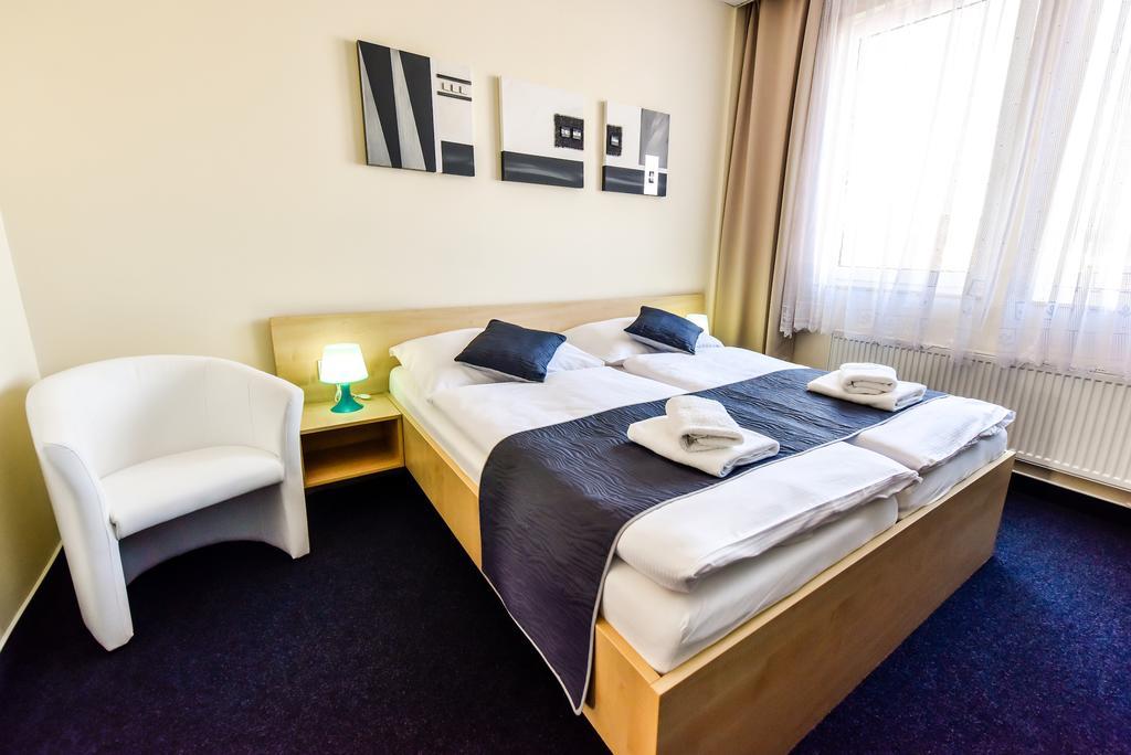 City Hostel Brno Модржице Екстер'єр фото